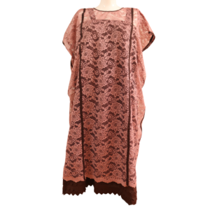 Enahua con huipil de encaje