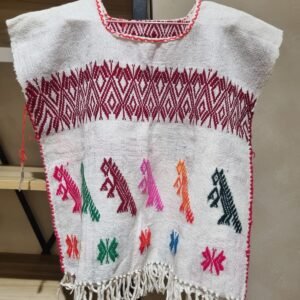 Blusa blanca telar iconografía antigua