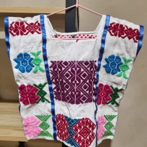 Blusa infantil listón azul, bordada