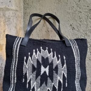 Bolsa de lana en telar de pedal